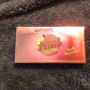Too Faced Sweet Peach Glow